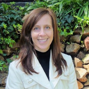 DR. LISA BENYA