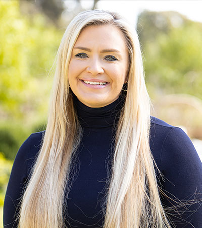 Headshot of Kelly Stephenson, the CEO of Cliffside Malibu, a treatment center in Malibu, California.