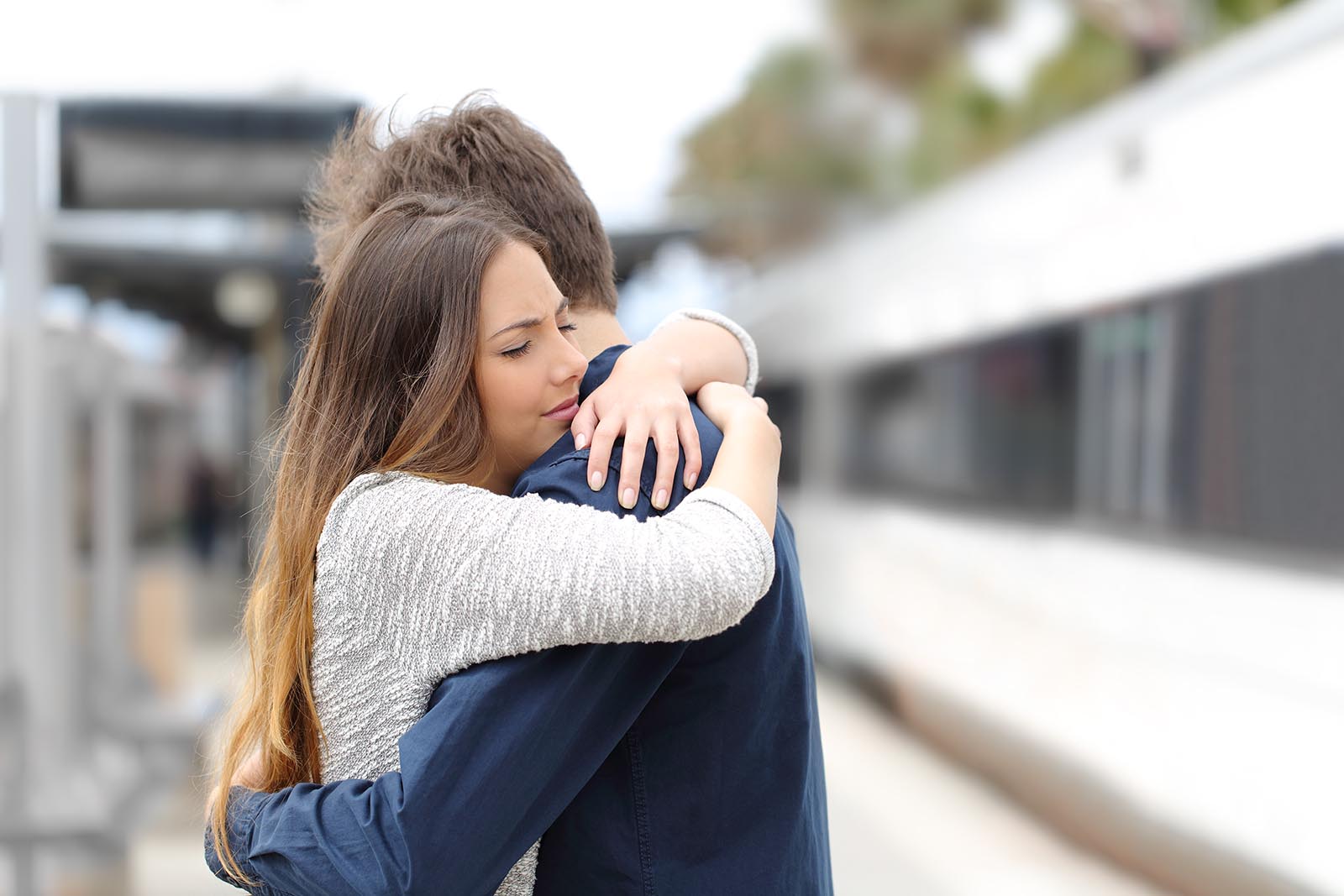 Couple hugging at the family program at Cliffside Malibu, an addiction treatment center in Malibu, California.